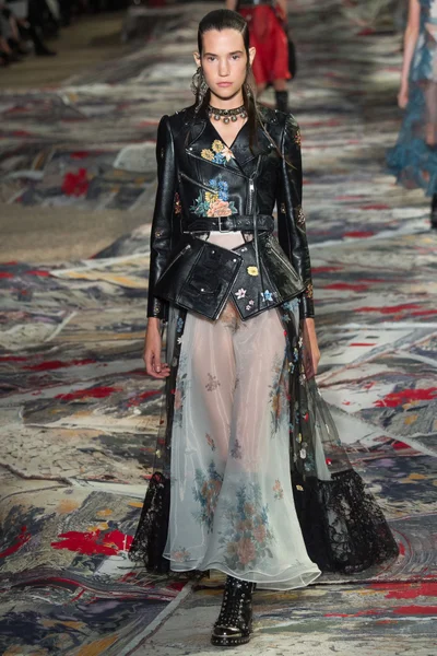 Look 28